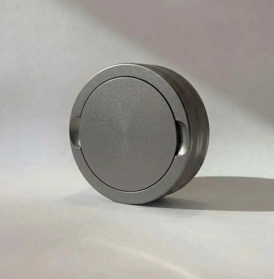 Pouchy Slim in grey — compact metal nicotine pouch container with engravable lid