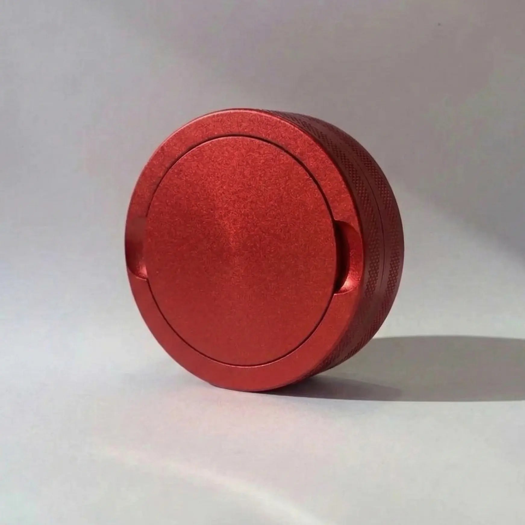 Pouchy Slim in red — slim aluminium snus pot, custom laser engraving available